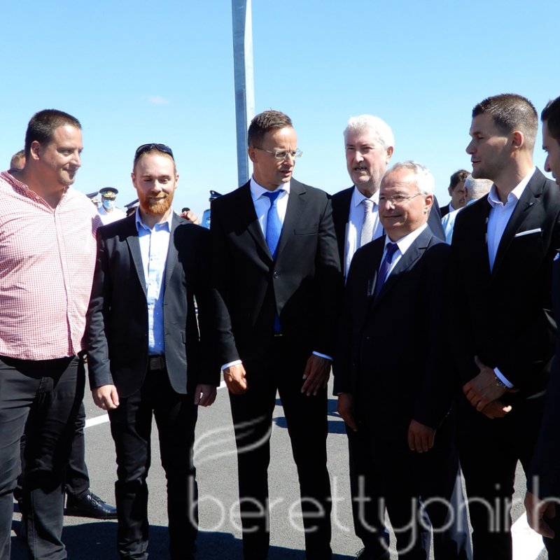 Átadták az M4-es autópálya Ártándig tartó szakaszát37